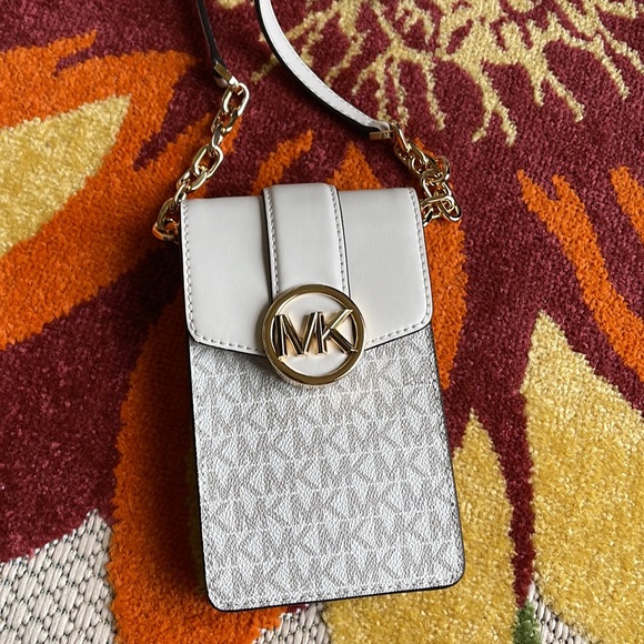 Michael Kors Carmen Small Logo Smartphone Crossbody Bag
Light Cream Multi - Picture 16 of 16